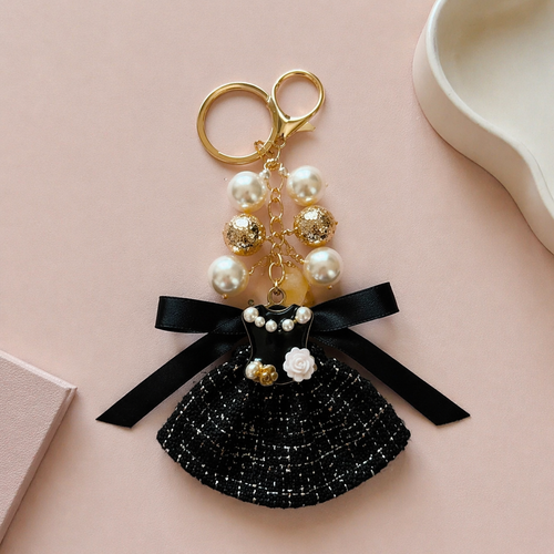 Eleganter Taschenanhänger – Perlen Kleid - Little Gift Box