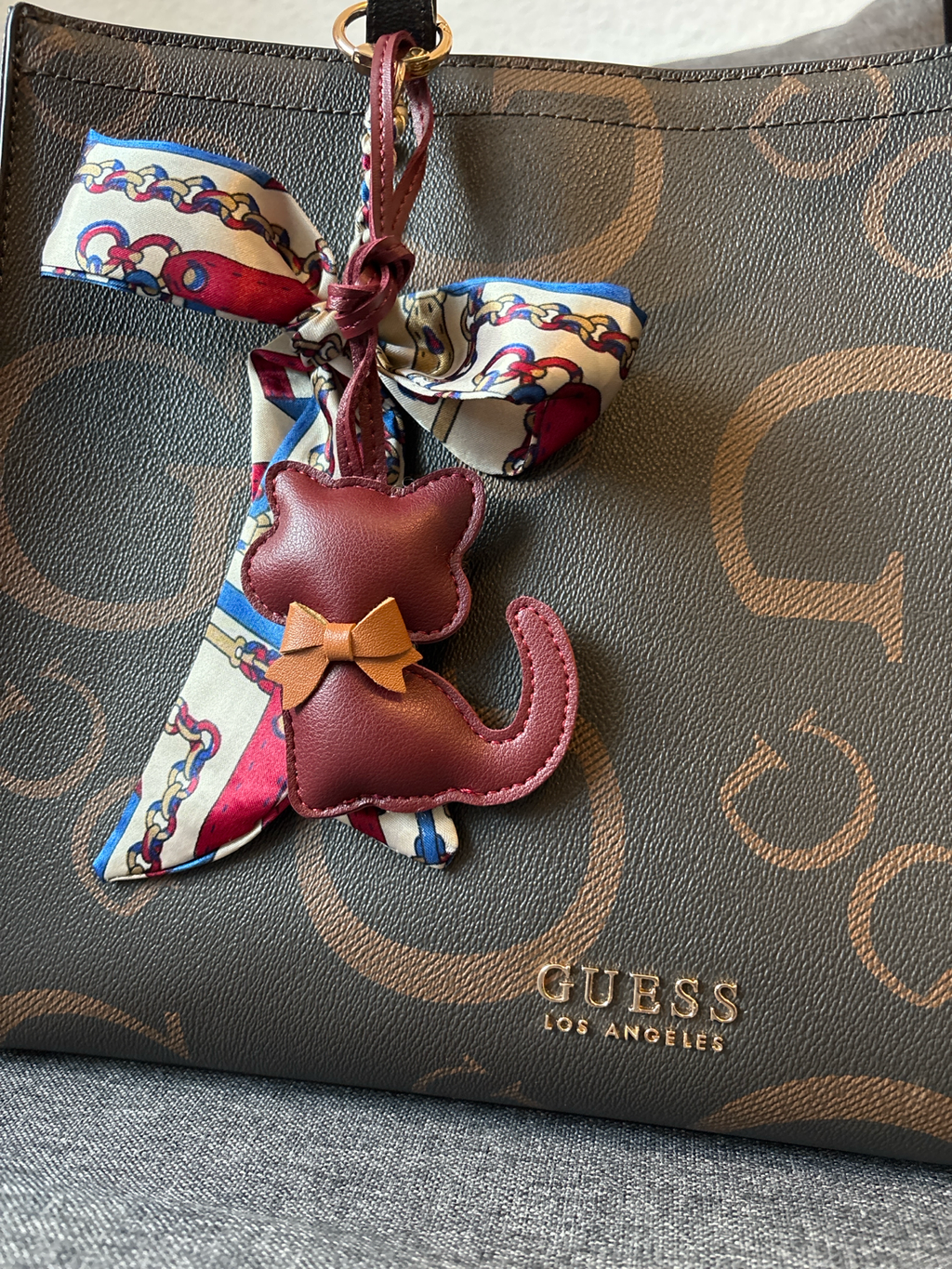 Katzen Schlüsselanhänger mit Schleife – Eleganter Taschenanhänger & Geschenkidee - Little Gift Box